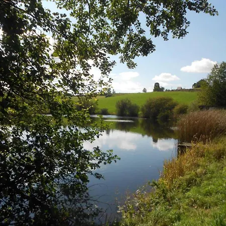 Semesterbostad Gite Charmant A Riom-es-montagnes, 4 Pers, Avec Jardin, Terrasse, Cheminee, Proche Randos Et Lacs - Fr-1-742-203