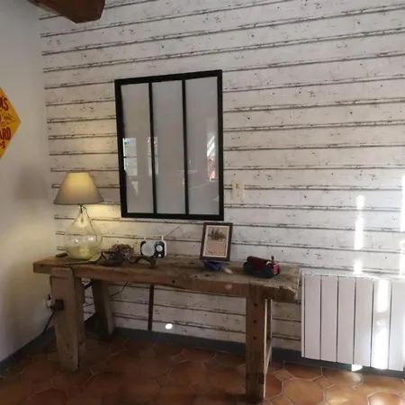 Gite Charmant A Riom-es-montagnes, 4 Pers, Avec Jardin, Terrasse, Cheminee, Proche Randos Et Lacs - Fr-1-742-203 Nyaraló