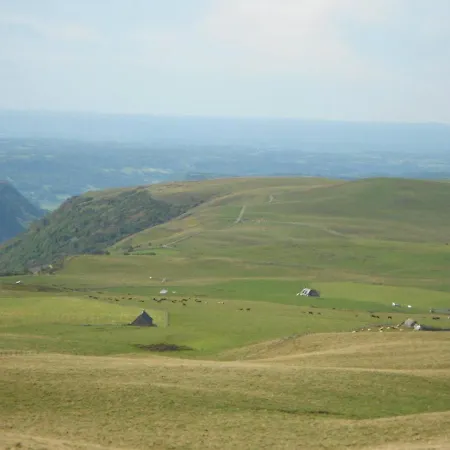 Gite Charmant A Riom-es-montagnes, 4 Pers, Avec Jardin, Terrasse, Cheminee, Proche Randos Et Lacs - Fr-1-742-203 * Riom-ès-Montagne