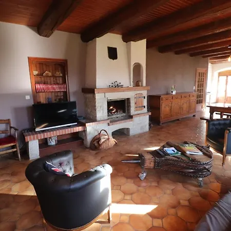 Semesterbostad Gite Charmant A Riom-es-montagnes, 4 Pers, Avec Jardin, Terrasse, Cheminee, Proche Randos Et Lacs - Fr-1-742-203