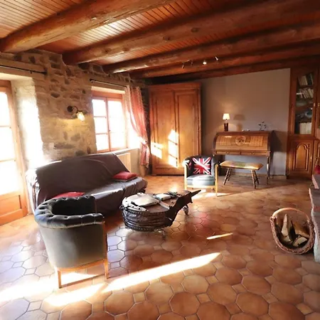 Gite Charmant A Riom-es-montagnes, 4 Pers, Avec Jardin, Terrasse, Cheminee, Proche Randos Et Lacs - Fr-1-742-203 Semesterbostad Riom-ès-Montagne