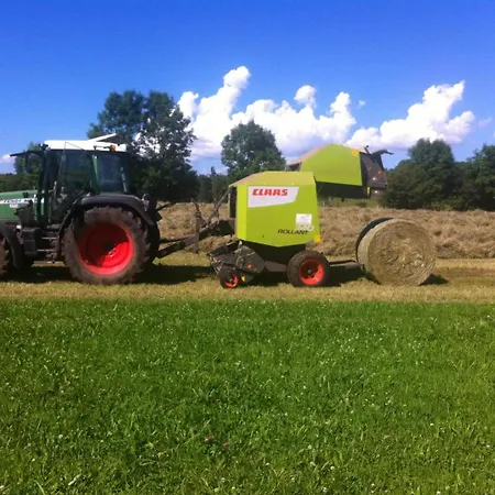 Gite Charmant A Riom-es-montagnes, 4 Pers, Avec Jardin, Terrasse, Cheminee, Proche Randos Et Lacs - Fr-1-742-203 Nyaraló *